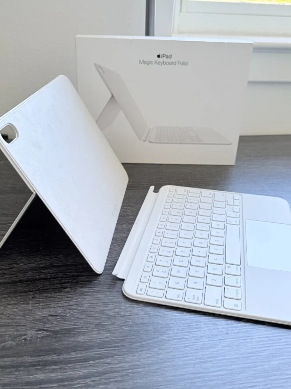 Apple iPad Magic Keyboard Folio for iPad 10th Gen / A16 White Genuine Apple